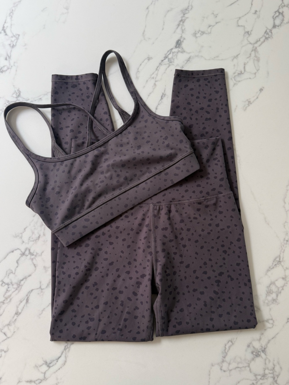 Vuori Studio Legging & Mindset Bra SET - Elm Dots - Size Small